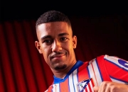 开云体育中国-马竞球员赠送球迷签名球衣，获得热烈回应