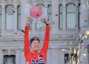 开云下载-摩洛哥马拉松选手以惊人速度冲线，夺冠的简单介绍