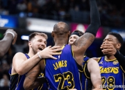 开云体育官方网站-湖人主场惊险获胜，季后赛位置升级的简单介绍