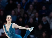 开云体育-双人滑冰赛场现代感十足，俄罗斯运动员震撼夺冠