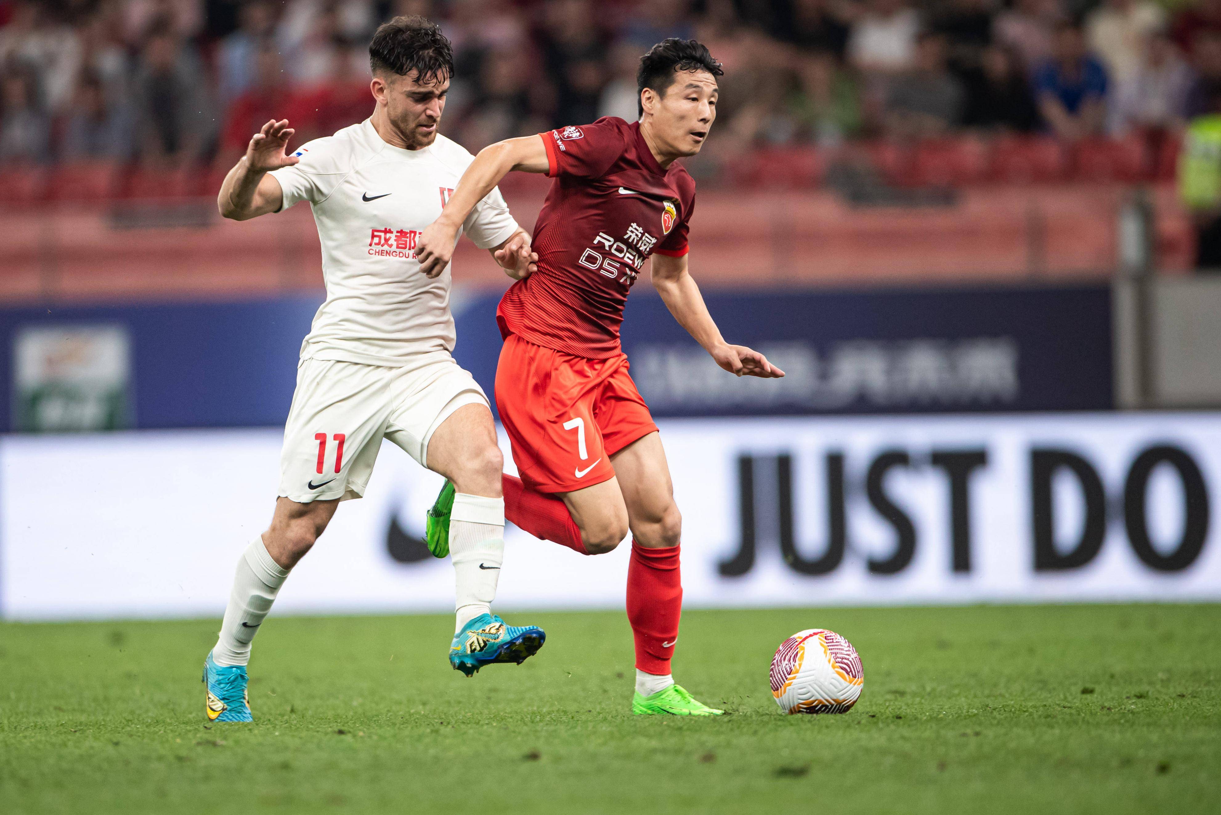 包含国内足球联赛迎来关键战,球队士气高涨的词条 包含国内足球联赛迎来关键战,球队士气高涨的词条