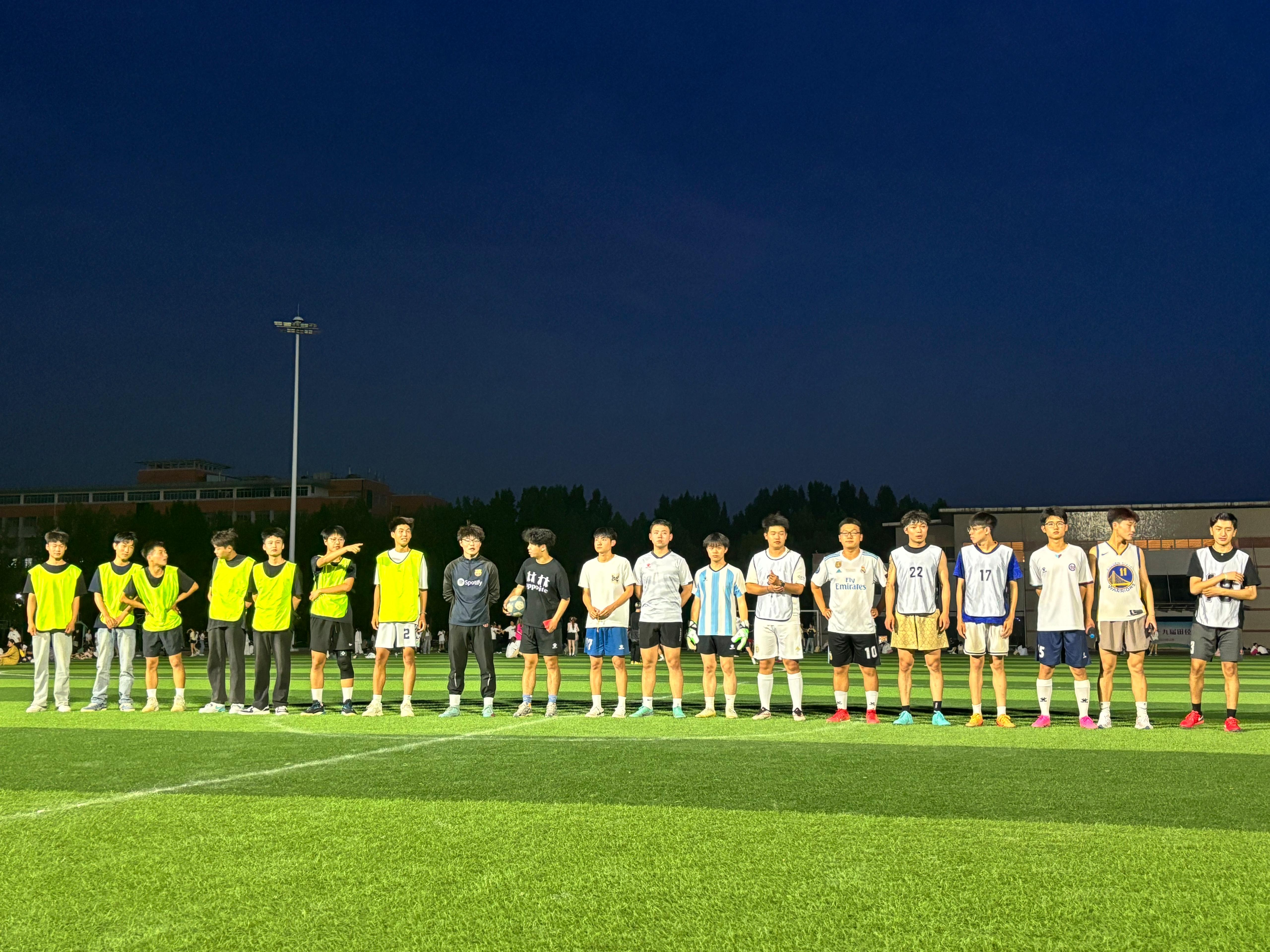 球员们在比赛中展现出了顶级的技术和体能 球员们在比赛中展现出了顶级的技术和体能