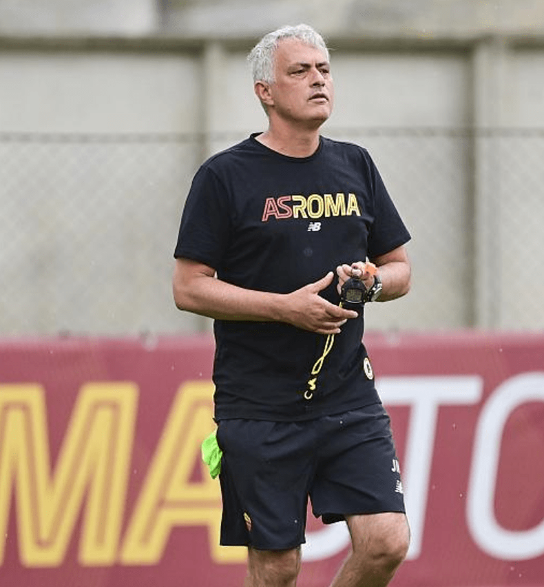 萨索洛宣布新任主教练上任，希望改变走势的简单介绍