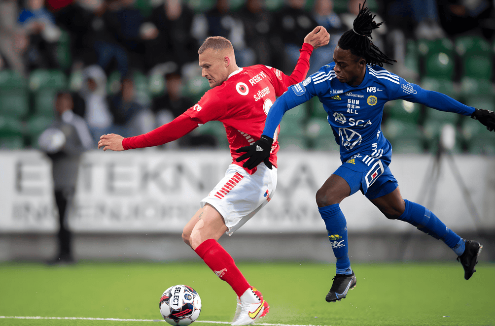 阿贾克斯取得胜利，闯入下一轮淘汰赛的简单介绍