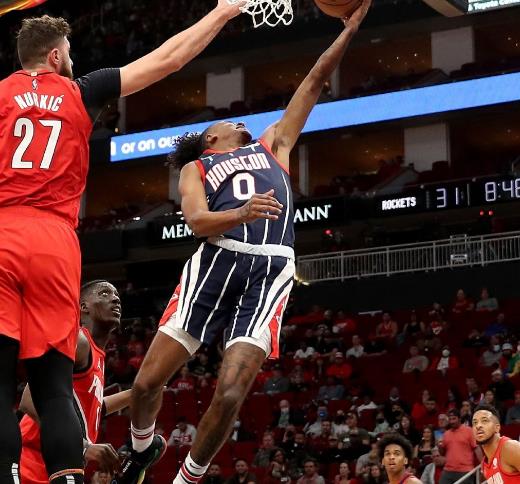 火箭全队上演绝地反击，取得胜利