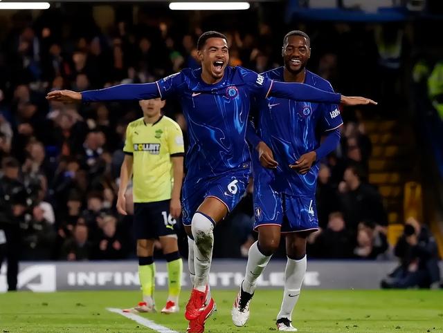 曼联主场力克切尔西成功跻身英超前四 曼联主场力克切尔西成功跻身英超前四