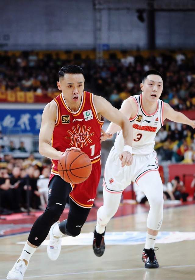 比赛中出现的紧急绝境,球员们一路奋战 比赛中出现的紧急绝境,球员们一路奋战