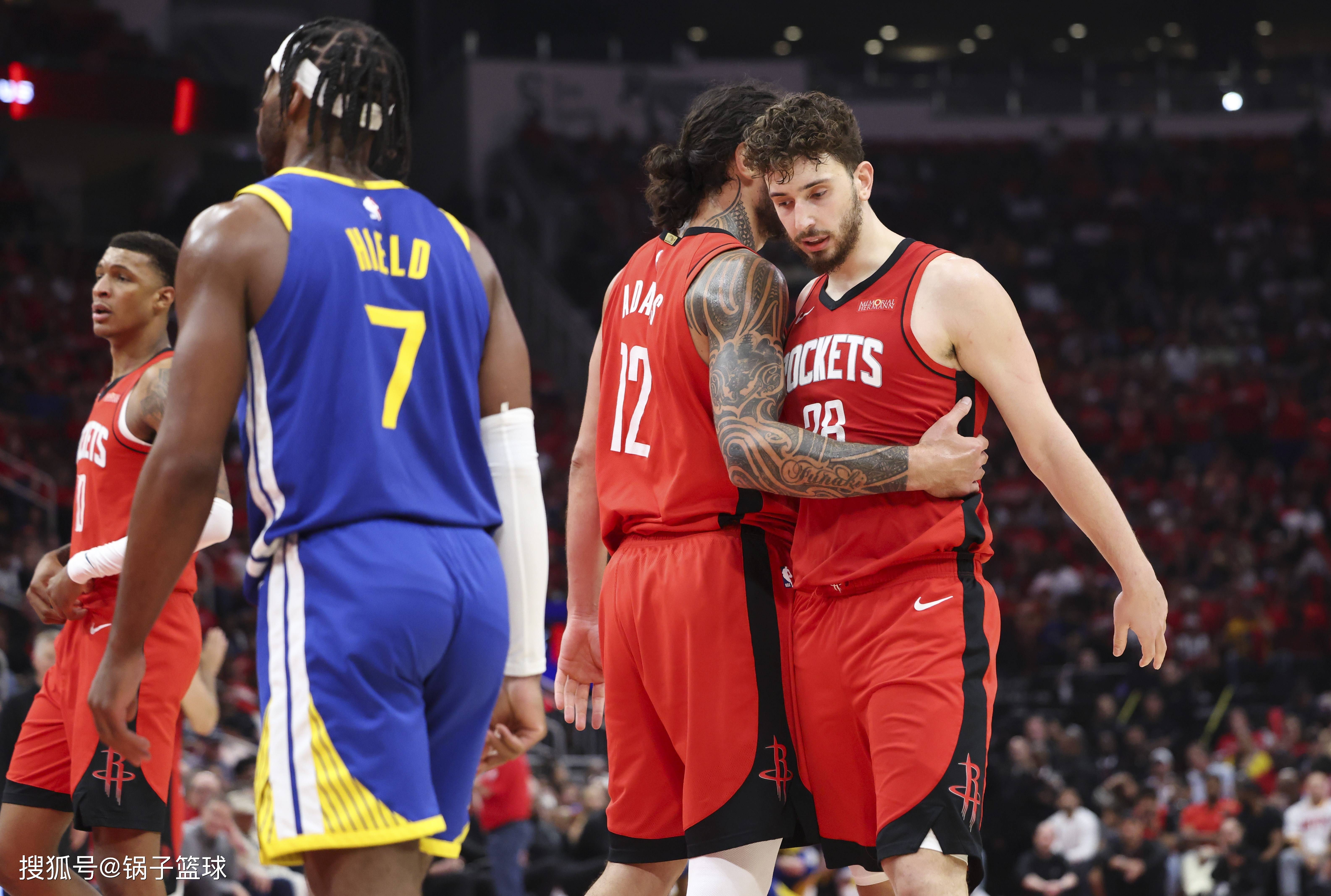 比赛中出现的紧急绝境,球员们一路奋战 比赛中出现的紧急绝境,球员们一路奋战