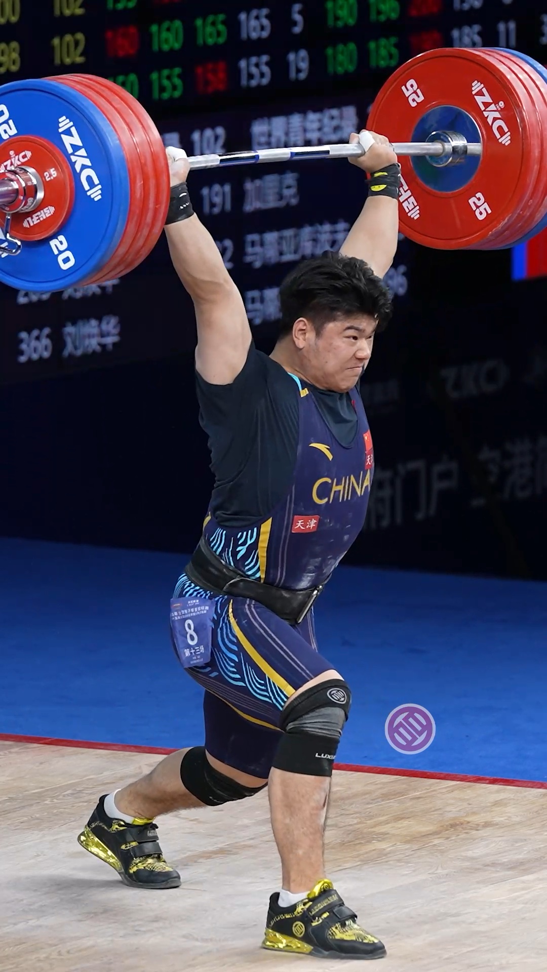 举重选手力压群雄，强势夺冠的简单介绍