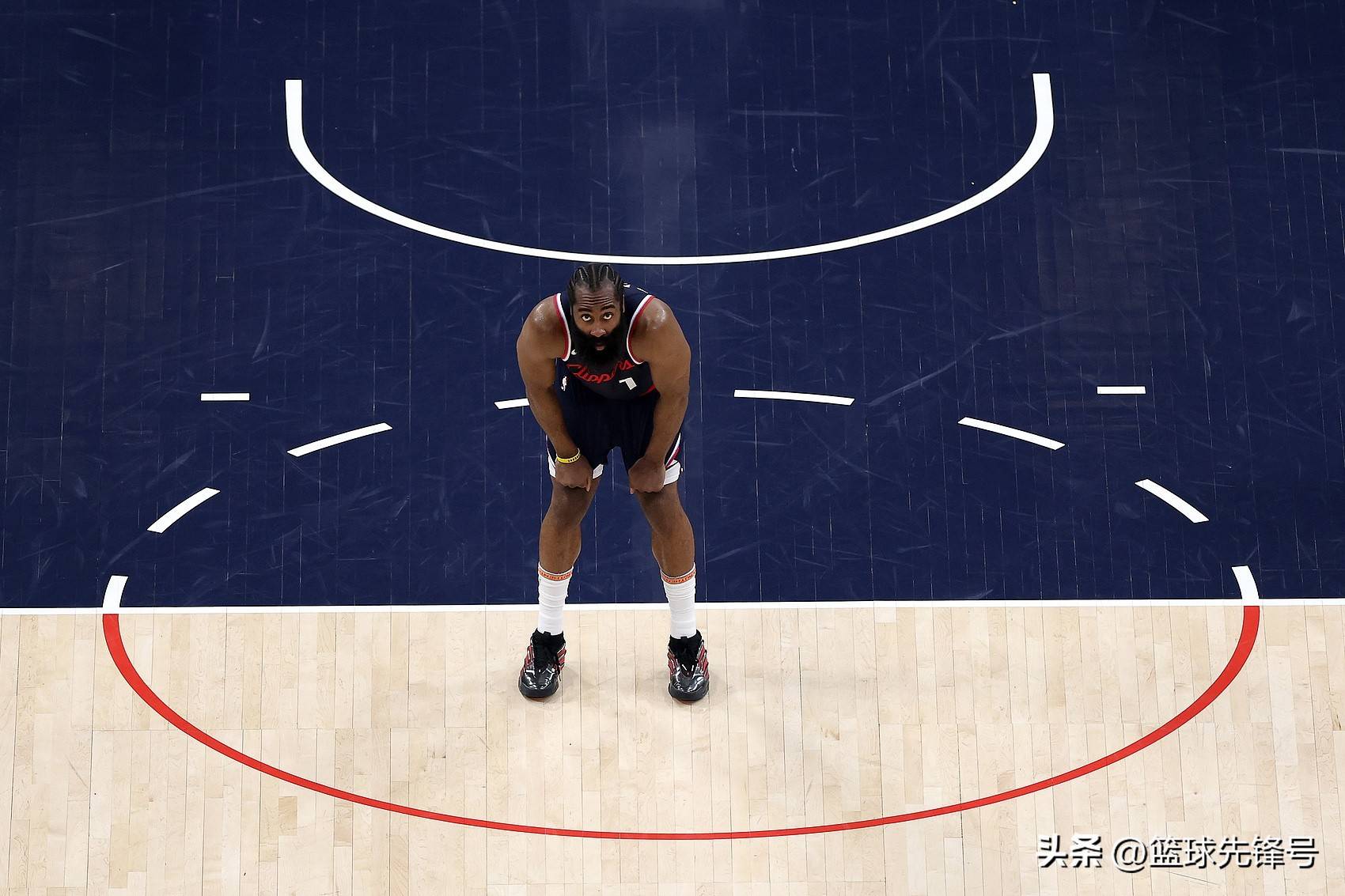 包含快船球员受伤，可能无缘季后赛，困扰不断的词条