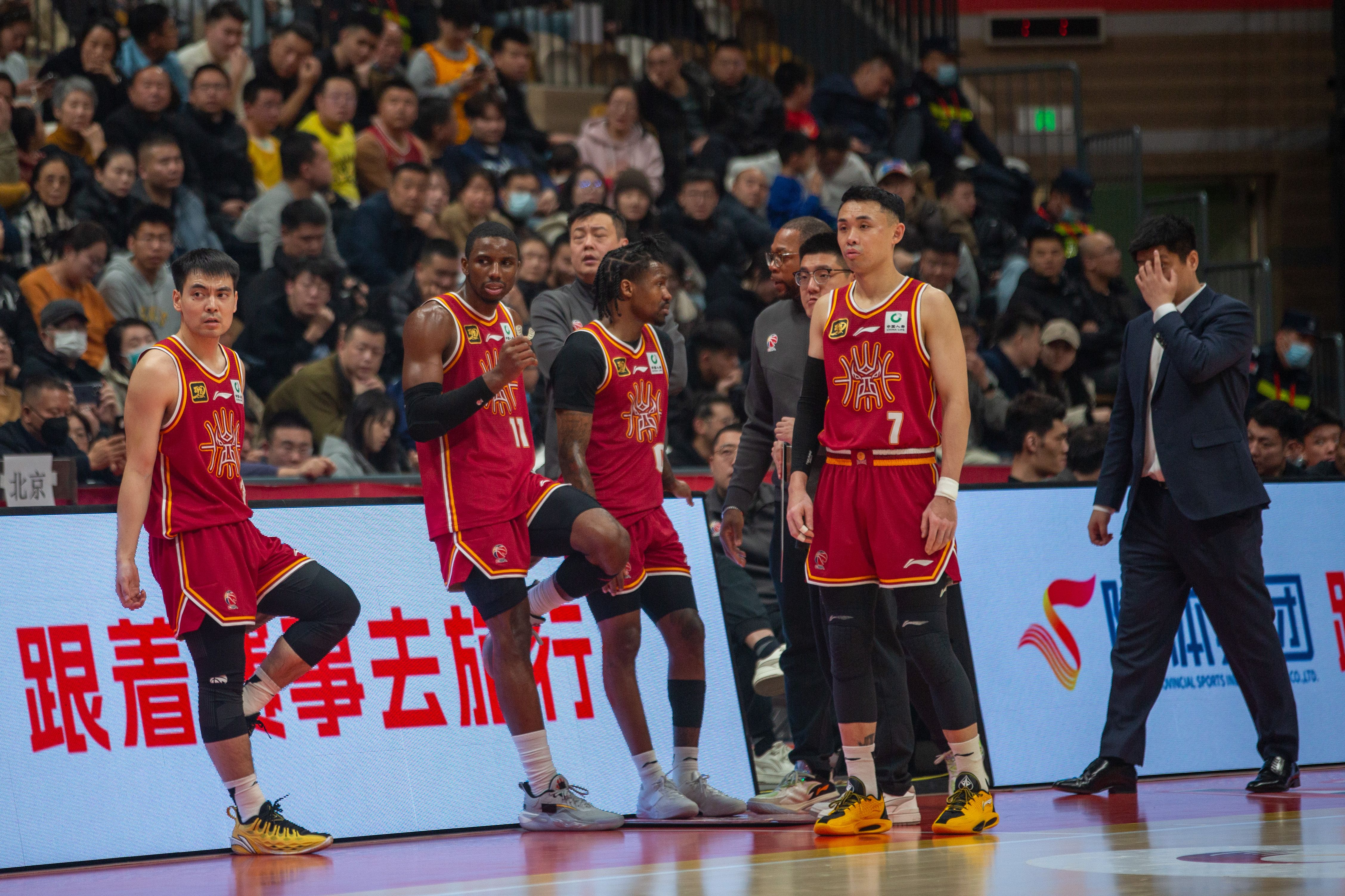 包含亚洲顶级篮球俱乐部换帅引关注的词条