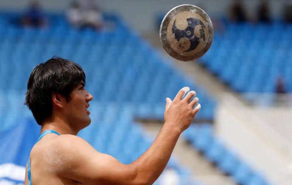 田径比赛现场惊现黑马，突然崛起