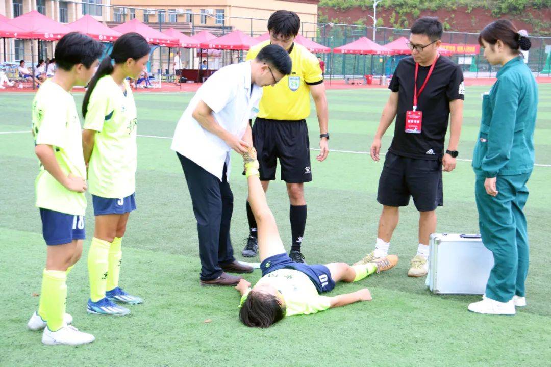 关于一场惊心动魄的足球比赛，女队夺冠！的信息