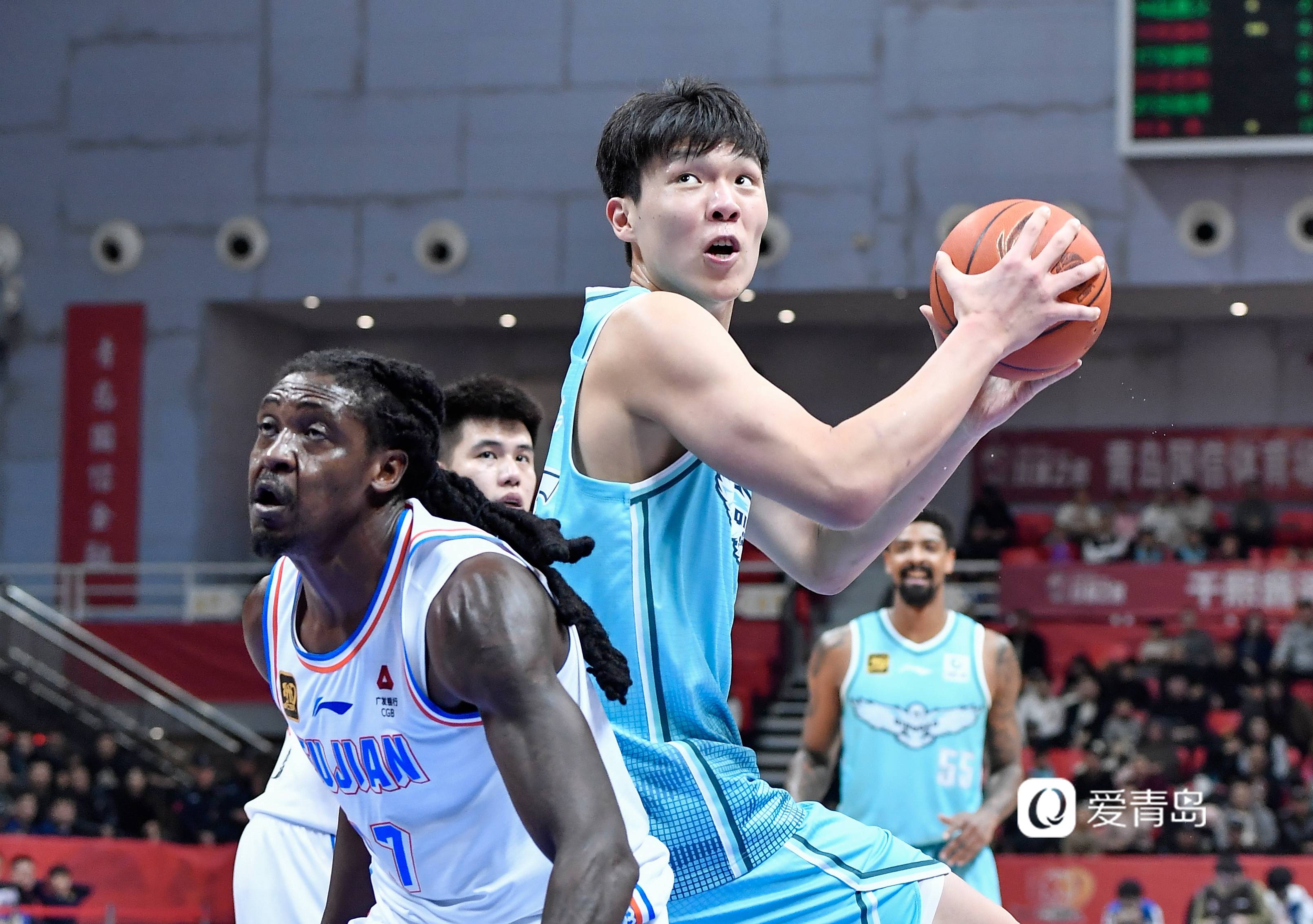 河南男篮大胜青岛队,成功卫冕 河南男篮大胜青岛队,成功卫冕