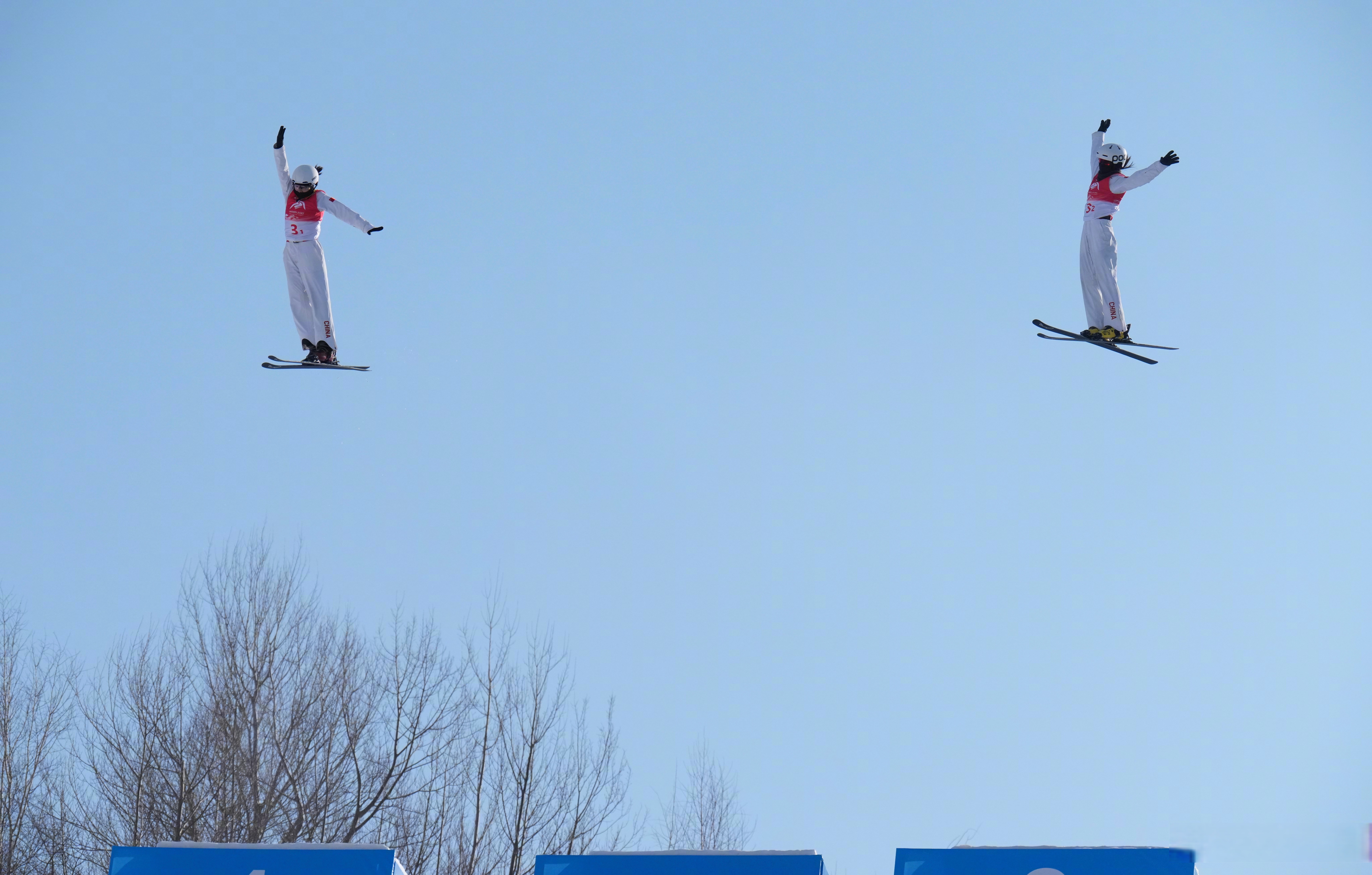 自由式滑雪选手秀出绝技摘金