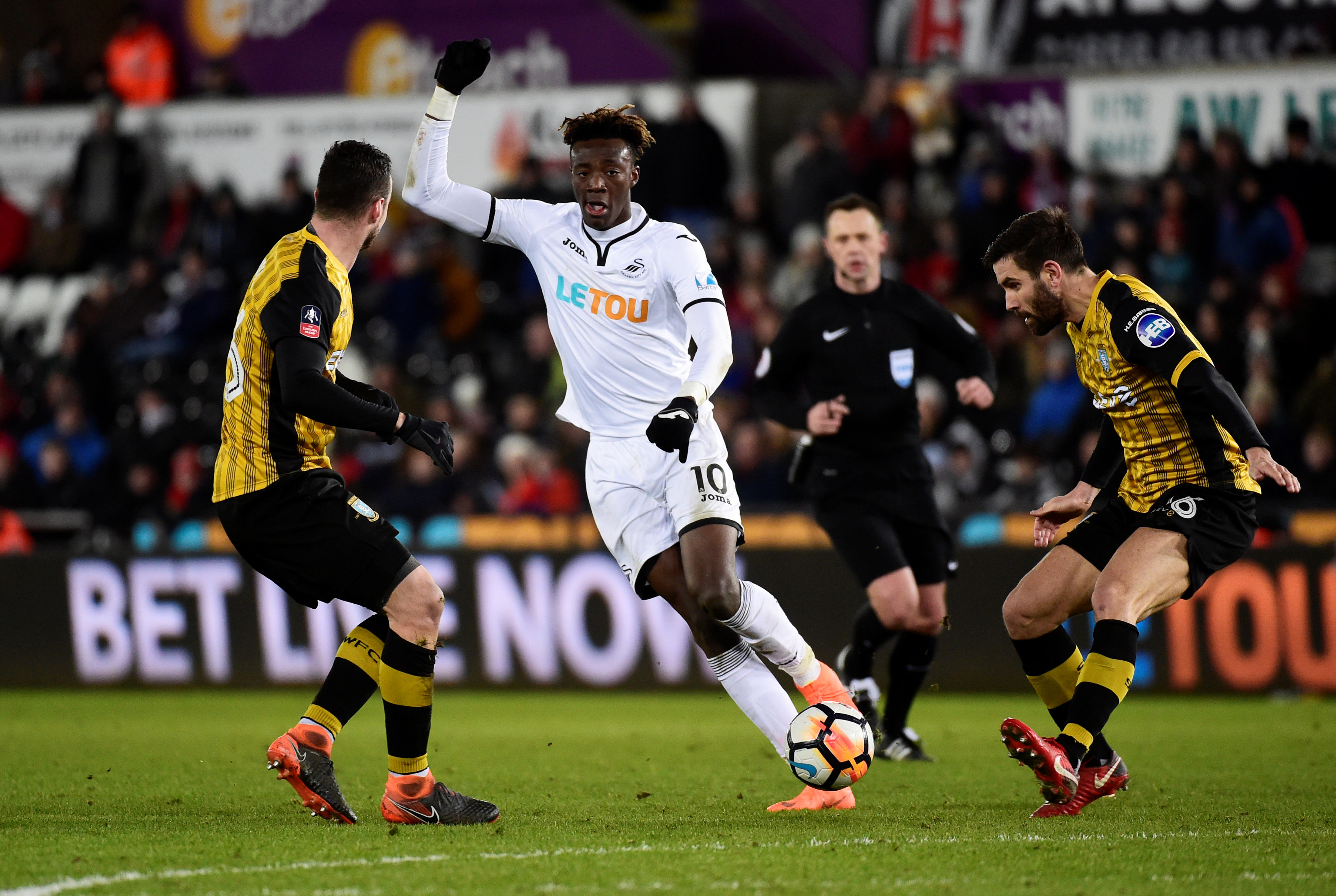 英格兰足总杯半决赛对决燃情上演的简单介绍