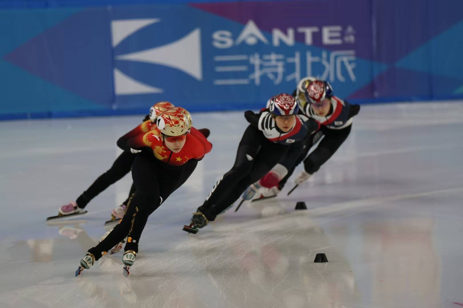短道速滑决赛惊心动魄,韩国选手摘金 短道速滑决赛惊心动魄,韩国选手摘金