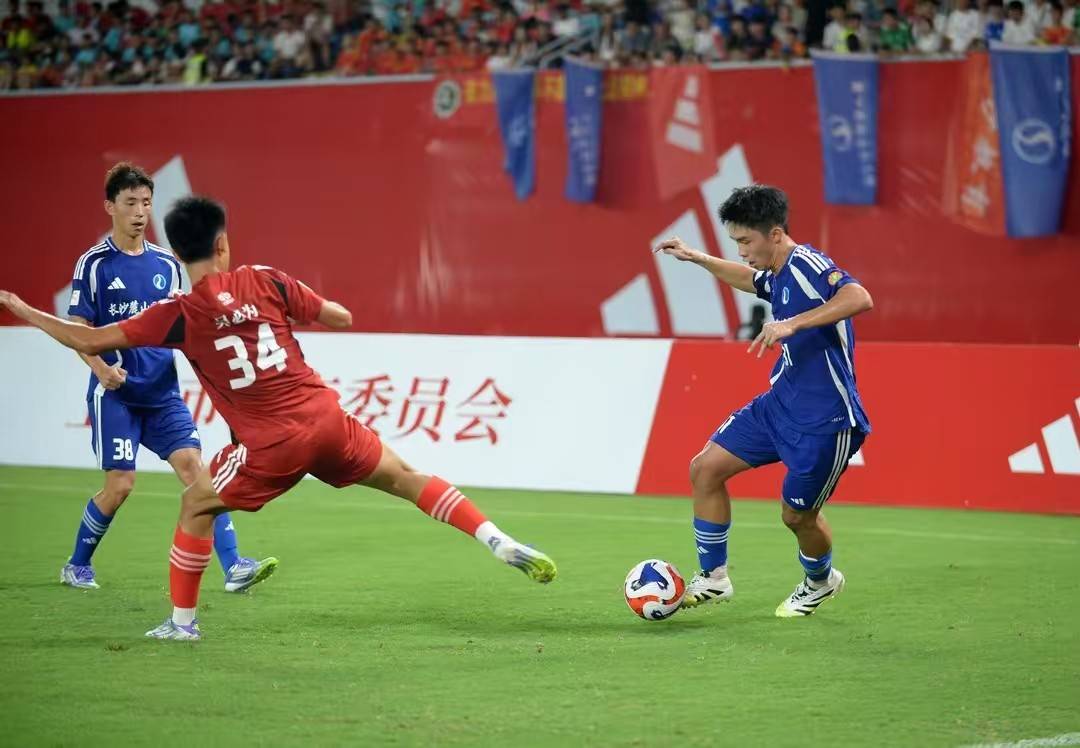 中国足球联赛将触发激烈拼搏