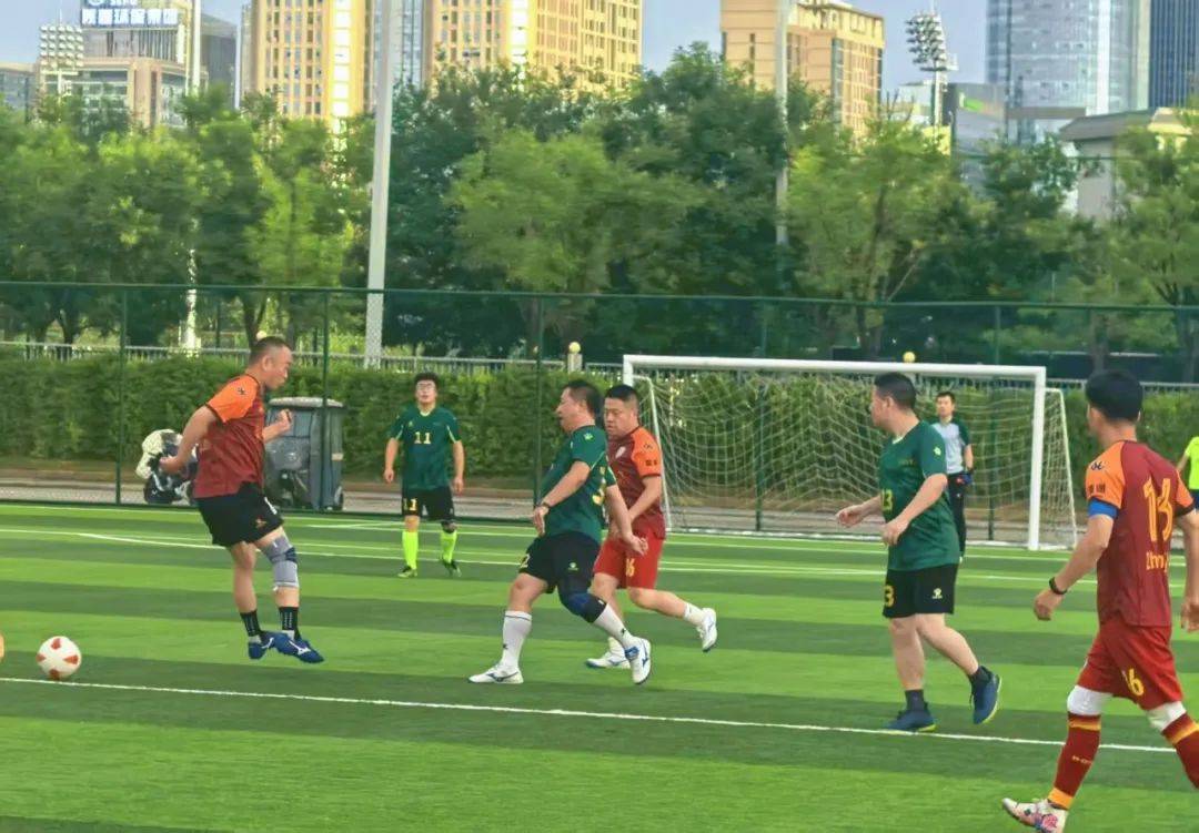 精彩展现，国际球场激烈争锋