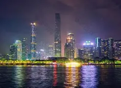 关于广州恒大大胜江苏苏宁，领跑积分榜的信息