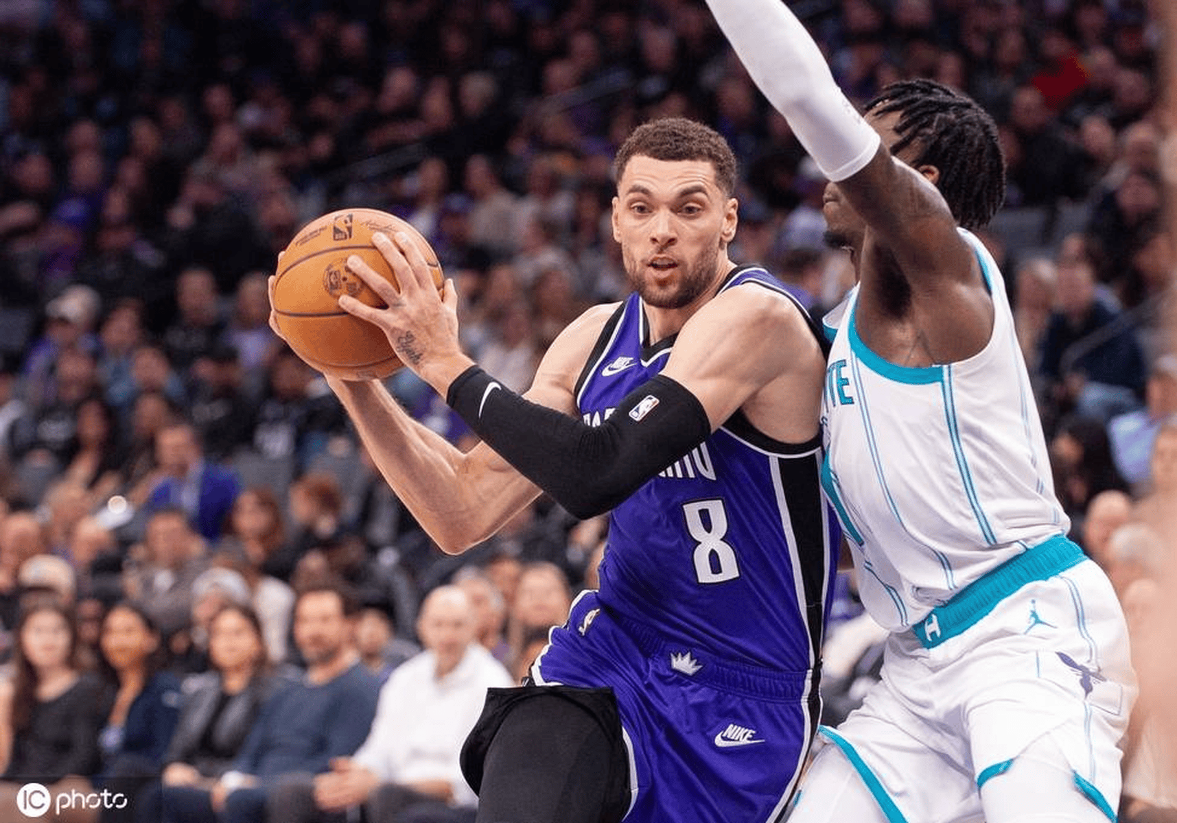 爵士队主场大胜黄蜂，米切尔砍下+得分