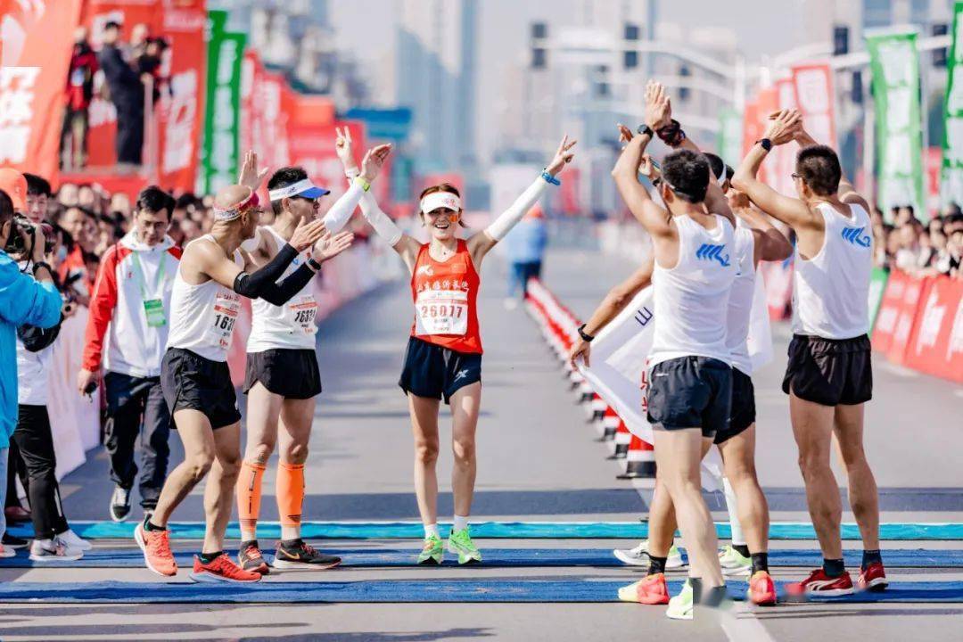 马拉松赛事中热刺战胜对手成功转会 马拉松赛事中热刺战胜对手成功转会