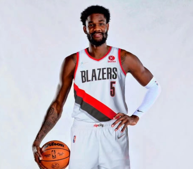 关于尼斯状态低迷外援受伤停止联赛首阶段的信息