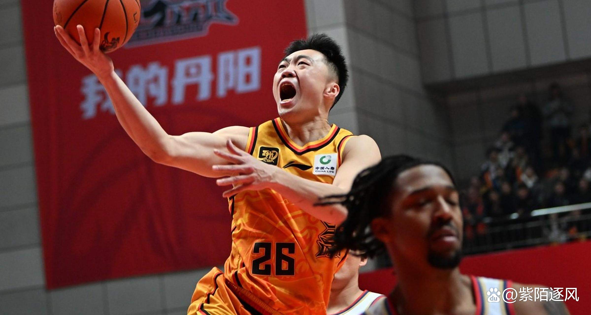 CBA比赛中球队遭遇困局寻求突破