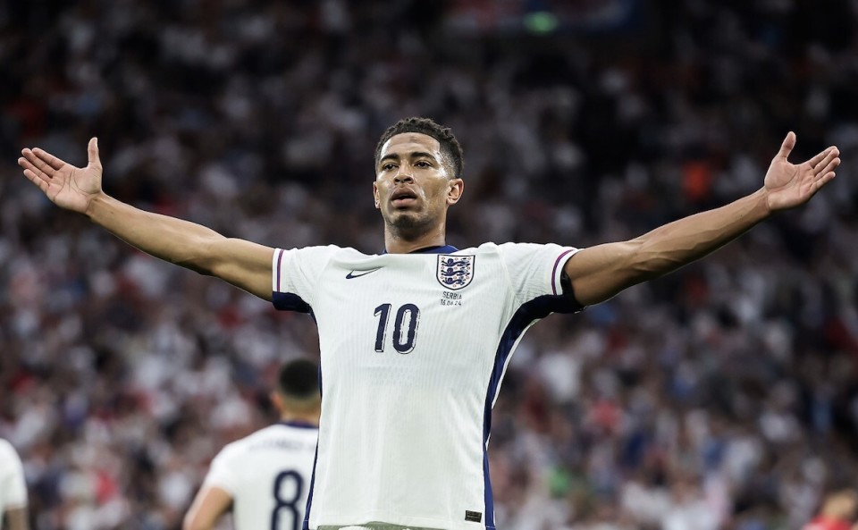 英格兰队取得惊人进球，稳固领先优势