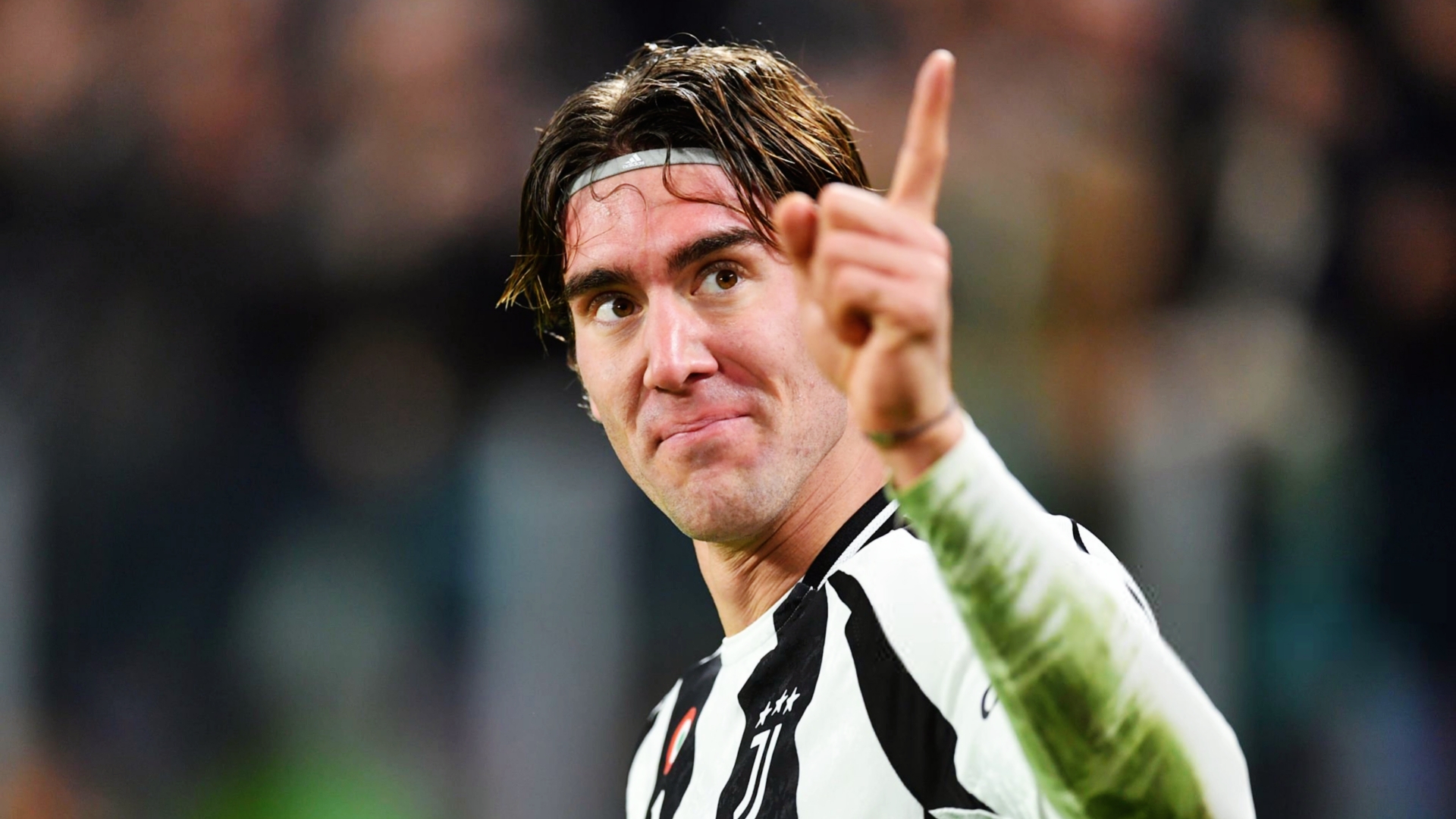 包含尤文不敌佛罗伦萨：梅赛德斯奇进球波黑中锋成英雄的词条