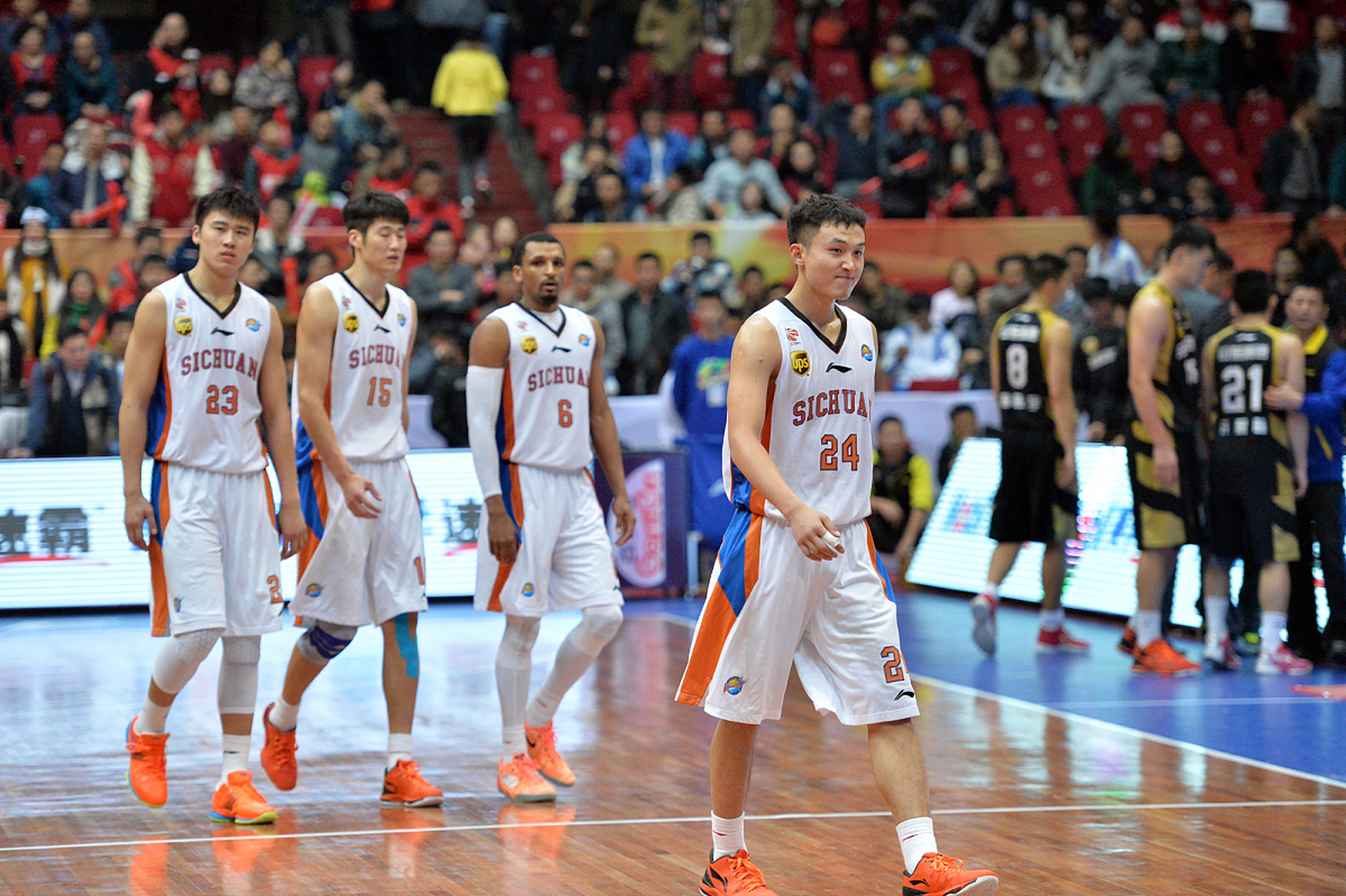 吉林队主场击败辽宁队,取得连胜 吉林队主场击败辽宁队,取得连胜