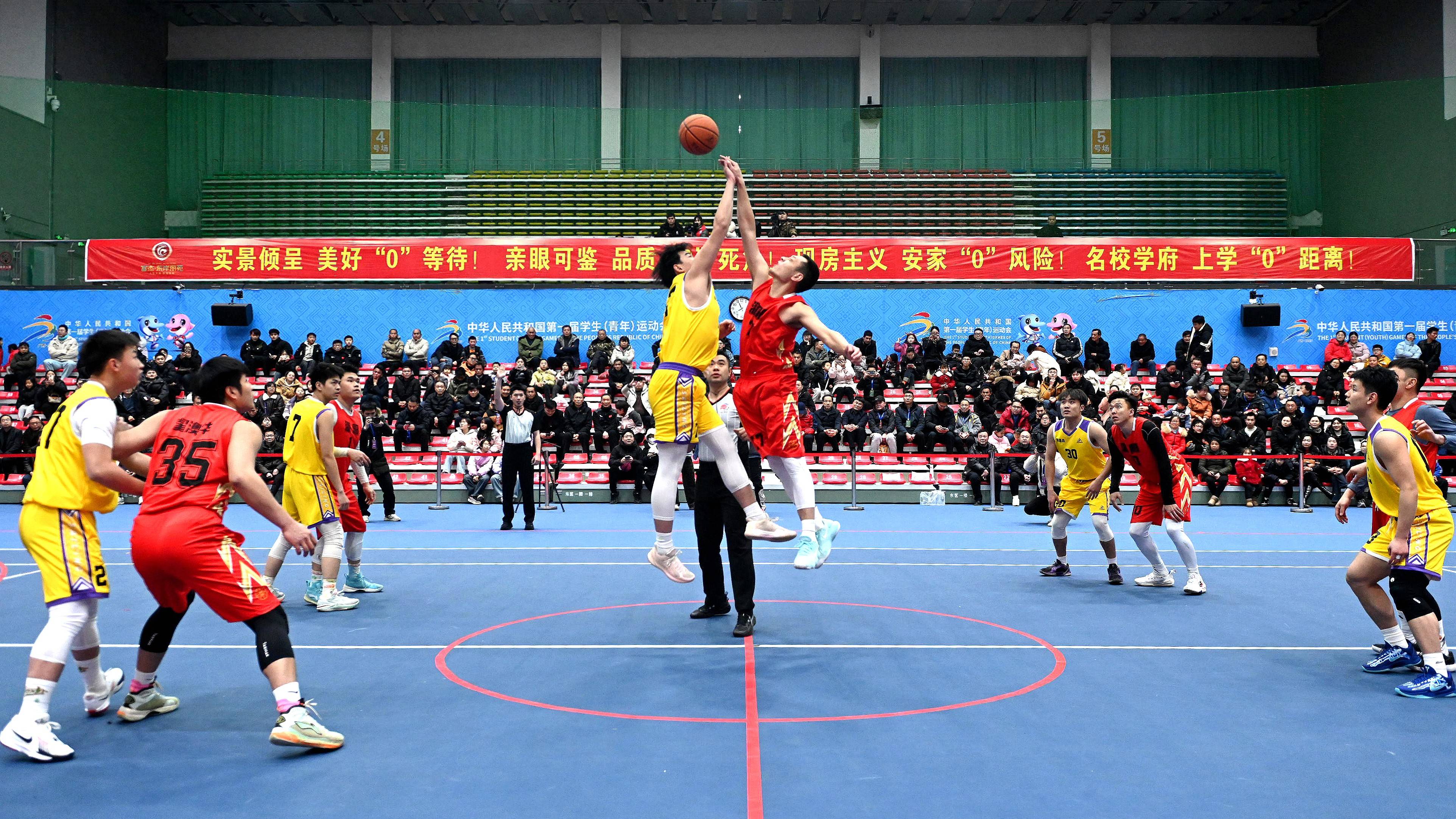 大型篮球赛事举行，球队实力对比激烈