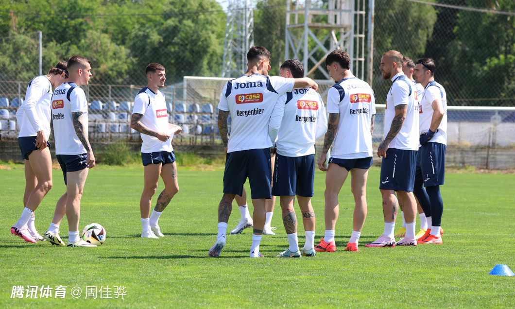 罗马尼亚队在国际足球比赛中实现逆袭