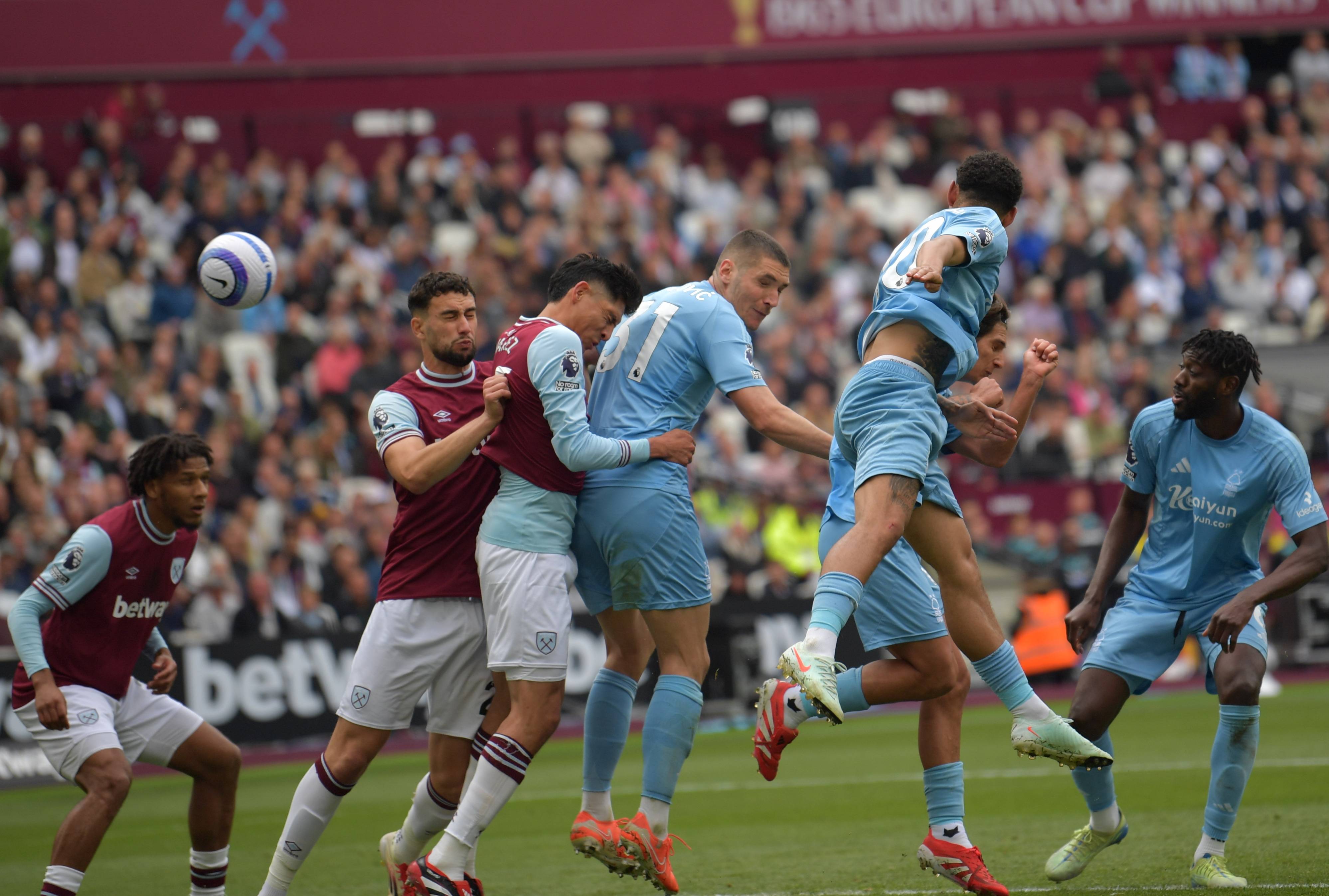 西汉姆联客场遭遇逆转失利，失去领先优势的简单介绍