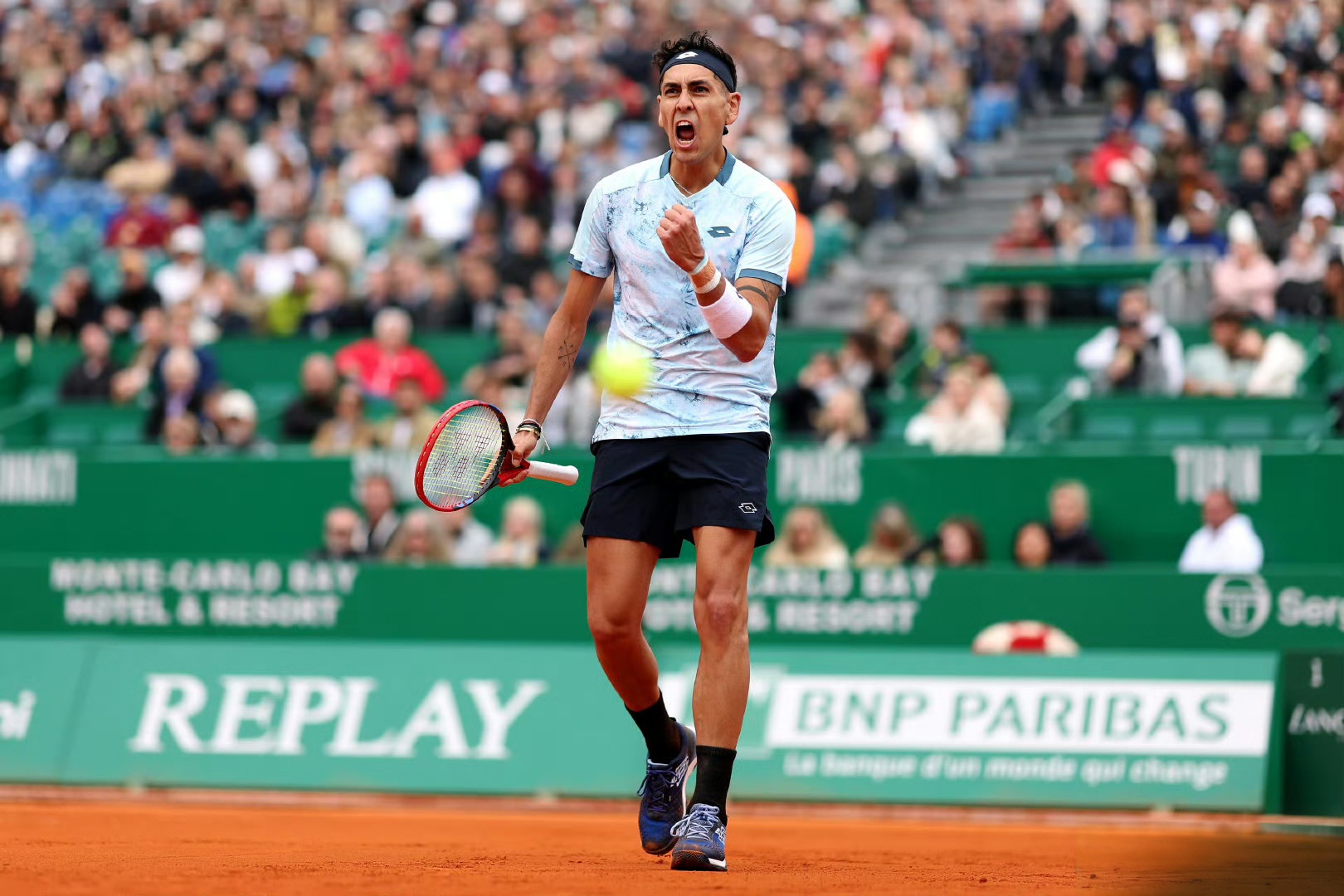 阿尔维斯队表现抢眼,成功结束比赛的简单介绍 阿尔维斯队表现抢眼,成功结束比赛的简单介绍