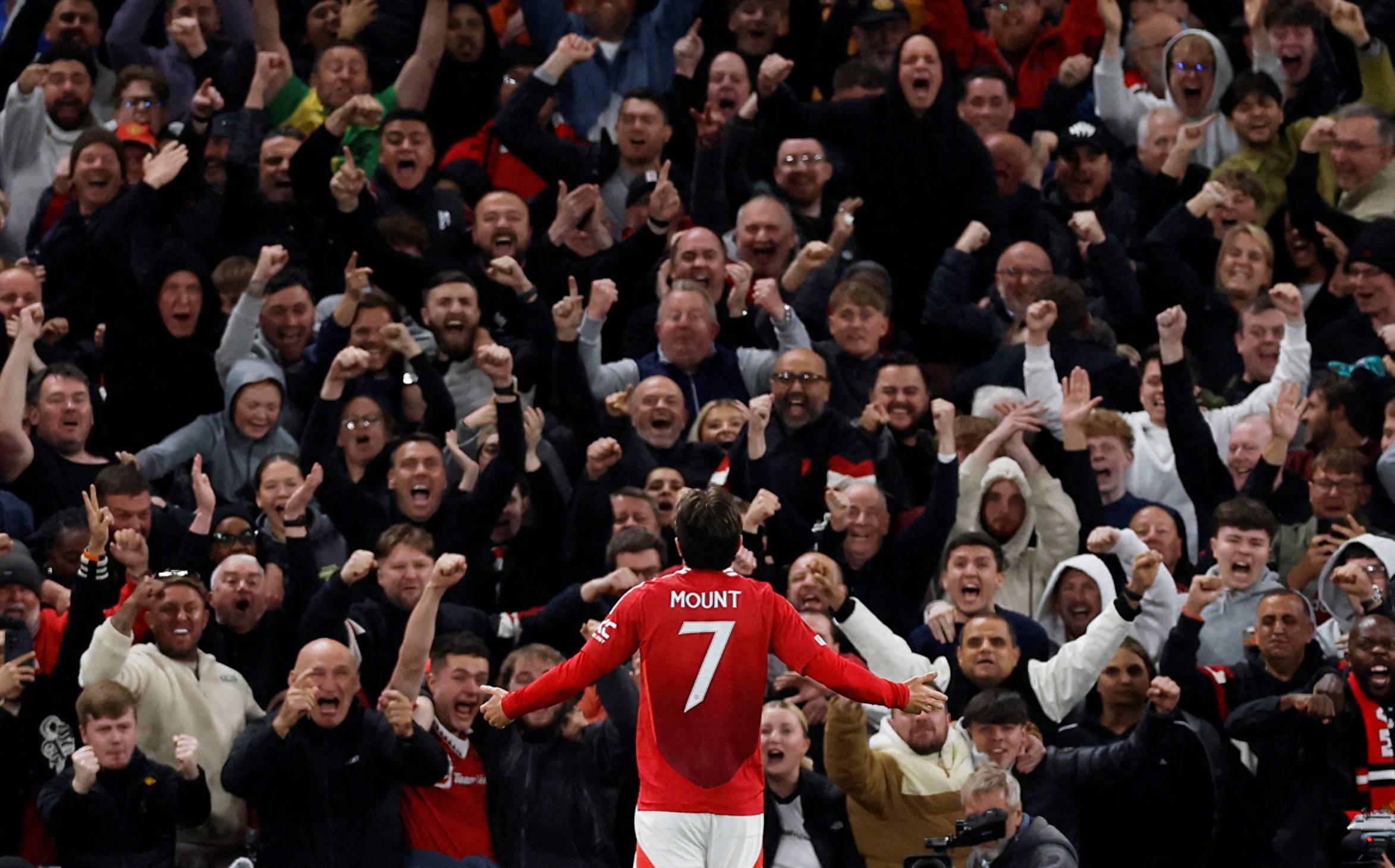 欧洲足球舞台精彩不断,球迷瞩目对决 欧洲足球舞台精彩不断,球迷瞩目对决