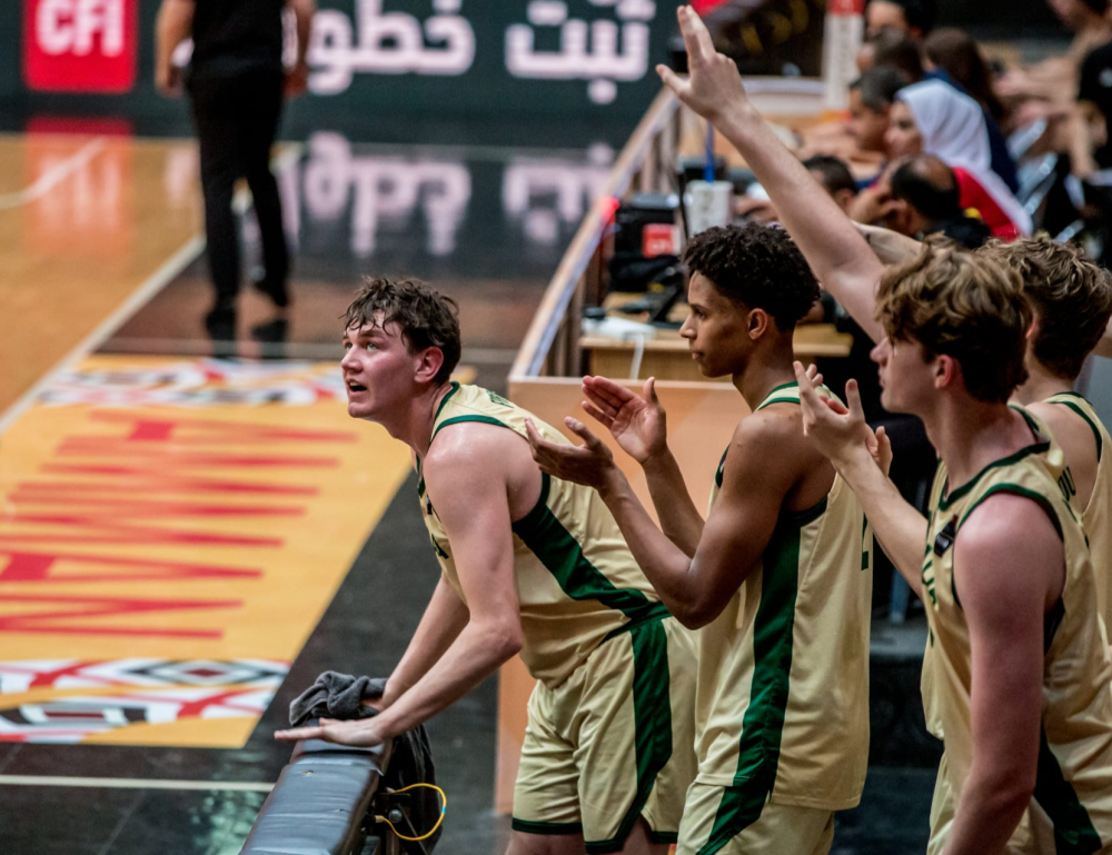 包含澳大利亚男篮强势热火，乔治统治全场的词条