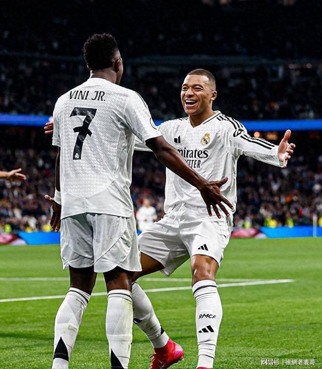 包含巴萨鏖战那不勒斯，姆巴佩一己之力扛起全队的词条